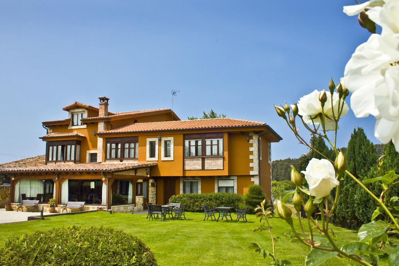 Hospedaje Granada San Vicente De La Barquera Exterior foto